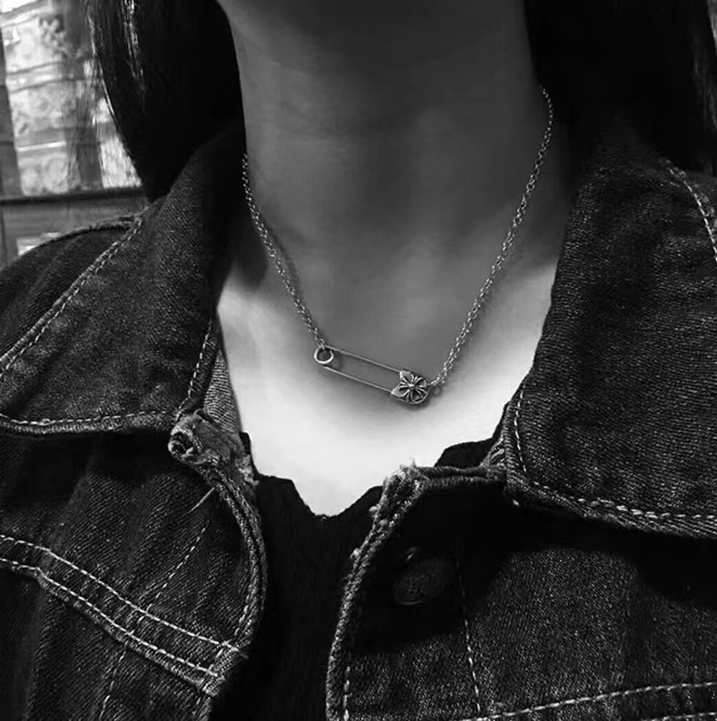 Ch*0me He**ts necklaces